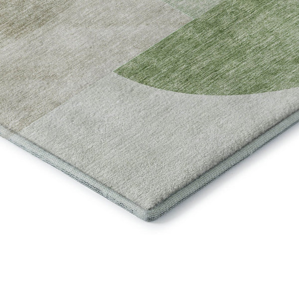 HomeRoots 8' Olive Green & Beige Geometric Round Rug – Washable, UV-Protected, Stain Resistant for Modern Homes 655851