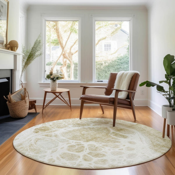 HomeRoots 8' Taupe and Ivory Abstract Round Rug - Washable, UV Protected, Stylish & Durable for Busy Homes 656073