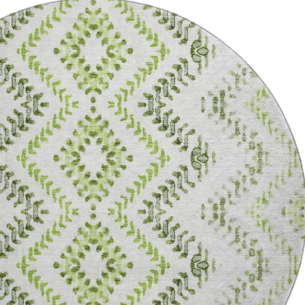 HomeRoots 8' Artichoke Green Round Rug – Modern Geometric Design, Washable, UV Protected for Active Homes 656097
