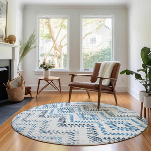 HomeRoots 8' Blue And Ivory Geometric Round Rug - Washable, UV Protected, Stain Resistant for High-Traffic Areas 656103