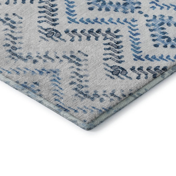 HomeRoots 8' Blue And Ivory Geometric Round Rug - Washable, UV Protected, Stain Resistant for High-Traffic Areas 656103