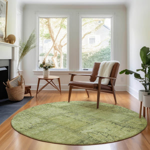 HomeRoots 8' Stylish Fern Green & Gray Patchwork Round Rug - Washable, UV Protected, Family-Friendly Design 656151