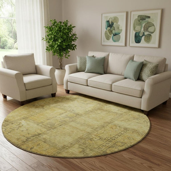 HomeRoots 8' Gold and Gray Patchwork Round Rug - Washable, UV-Protected, Stylish for Homes with Kids & Pets 656157