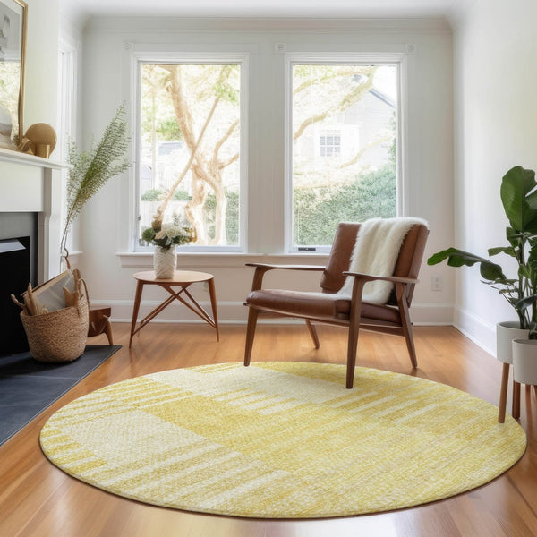 HomeRoots 8' Amber and Ivory Striped Round Rug – Washable, UV-Protected, Durable Design for Family Spaces 656205
