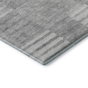 HomeRoots 8' Stylish Silver and Gray Striped Washable Round Rug – Durable, UV-Protected, Pet-Friendly Design 656229