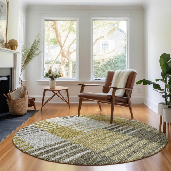 HomeRoots 8' Brown, Ivory & Gray Striped Washable Round Rug - UV Protected, Stain Resistant, Easy-Care Decor Piece 656241