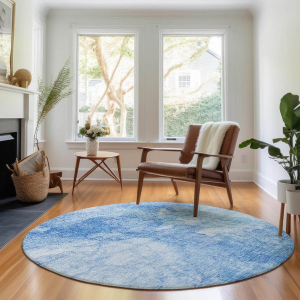 HomeRoots 8' Blue and Ivory Abstract Round Rug - Washable, UV Protected, Soft, Durable for Homes with Kids & Pets 656283