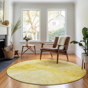 HomeRoots 8' Gold and Ivory Abstract Washable Round Rug - Durable, Stain-Resistant, UV Protected for Homes 656289