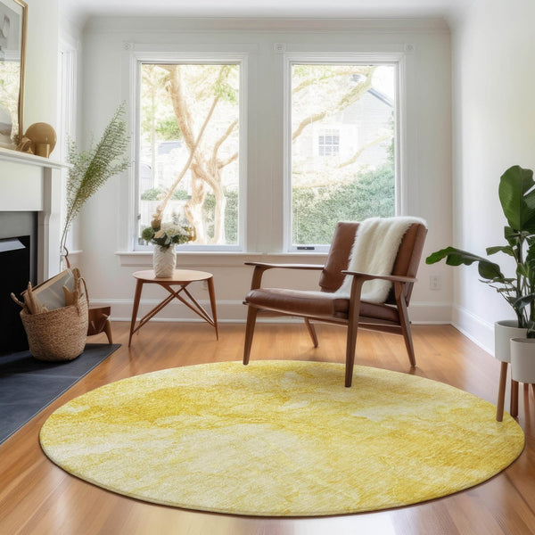 HomeRoots 8' Gold and Ivory Abstract Washable Round Rug - Durable, Stain-Resistant, UV Protected for Homes 656289