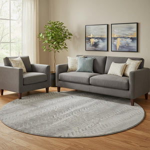 HomeRoots 8' Stylish Silver & Gray Striped Round Rug - Washable, UV Protected, Stain Resistant for Busy Homes 656540