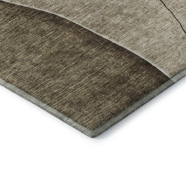 HomeRoots 8' Modern Abstract Brown, Beige & Blue Round Rug - Washable, UV Protected & Stain-Resistant Design! 656552