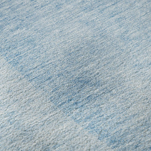 HomeRoots 5' Blue and Ivory Abstract Area Rug - Washable, UV Protected, Stain Resistant for High-Traffic Areas 656557