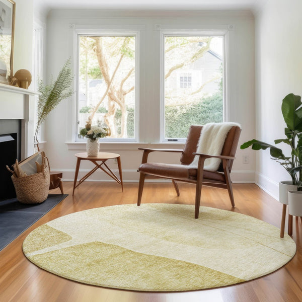 HomeRoots 8' Gold And Beige Washable Round Rug – Modern Abstract Design, UV Protected & Stain Resistant! 656570
