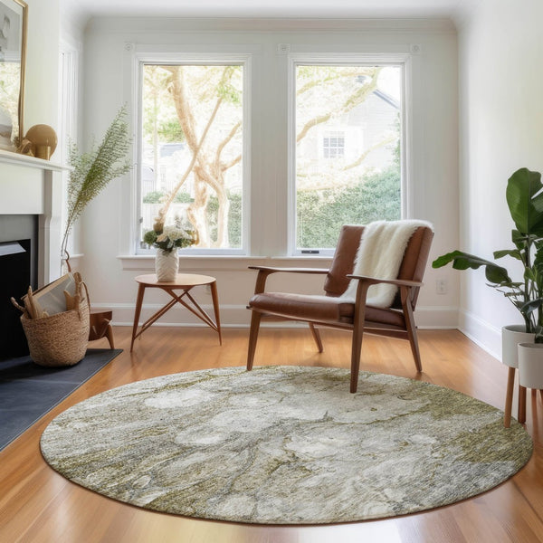 HomeRoots 8' Brown and Ivory Abstract Washable Round Rug - UV Protected, Durable, Easy-Care for High Traffic Areas 656702