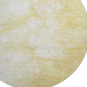 HomeRoots 8' Gold and Ivory Abstract Round Rug - Washable, UV-Protected, Stylish for High-Traffic Spaces 656762