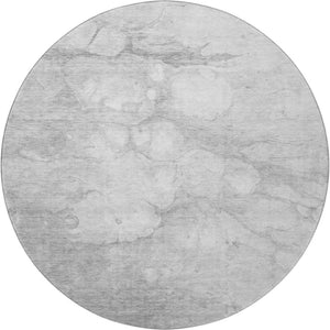 HomeRoots 8' Silver and Gray Abstract Round Rug - Washable, UV Protected, Perfect for High-Traffic Areas! 656774