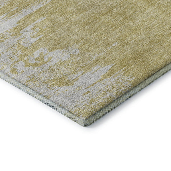 HomeRoots 8' Gold and Ivory Abstract Round Rug - Washable, UV-Protected, Stylish Solution for High-Traffic Areas 656972