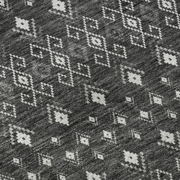 HomeRoots 5' X 8' Gray and Silver Tribal Area Rug - Washable, UV-Protected, Stylish, and Durable for Busy Homes 657115