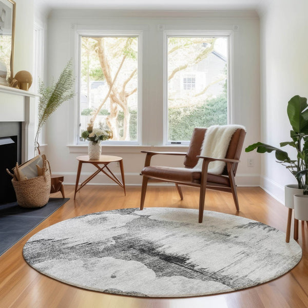 HomeRoots 8' Gray and Silver Abstract Round Washable Rug – Durable, Stylish, UV-Protected for Modern Spaces 657218