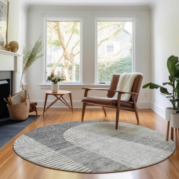 HomeRoots 8' Gray And Ivory Geometric Washable Round Rug - UV Protected, Durable, Perfect for High-Traffic Areas 657266