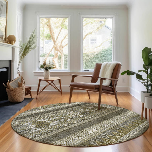 HomeRoots 8' Southwestern Round Rug in Taupe Beige & Ivory - Washable, UV Protected, Durable, Stylish Decor 657464