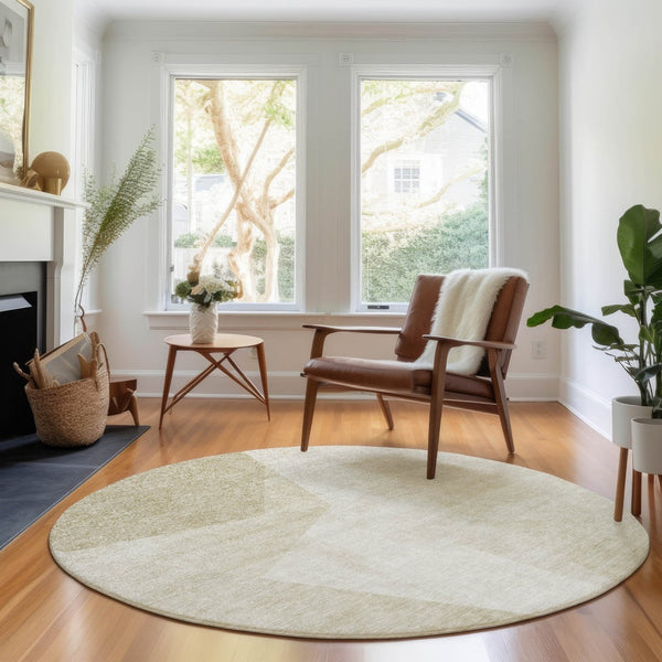 HomeRoots 8' Beige and Ivory Geometric Round Rug - Washable, UV-Protected, Nonslip, Ideal for Homes with Kids & Pets 657476