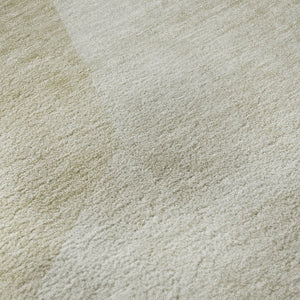 HomeRoots 8' Beige and Ivory Geometric Round Rug - Washable, UV-Protected, Nonslip, Ideal for Homes with Kids & Pets 657476