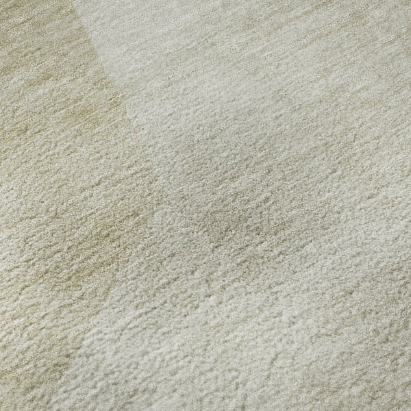 HomeRoots 8' Beige and Ivory Geometric Round Rug - Washable, UV-Protected, Nonslip, Ideal for Homes with Kids & Pets 657476