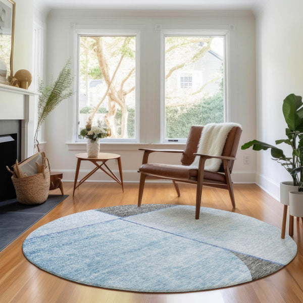 HomeRoots 8' Sky Blue & Gray Geometric Round Rug - Washable, UV-Protected, Modern Design for Busy Homes 657500