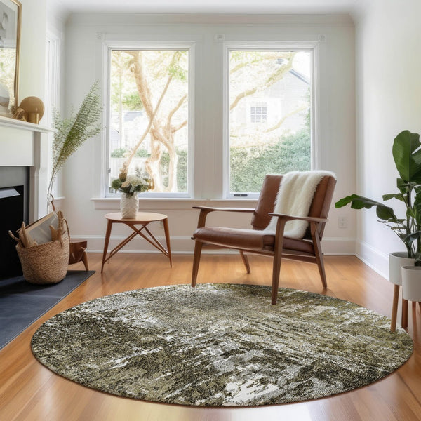 HomeRoots 8' Taupe and Ivory Abstract Washable Round Rug – Durable, UV-Protected, Perfect for Busy Homes! 657530