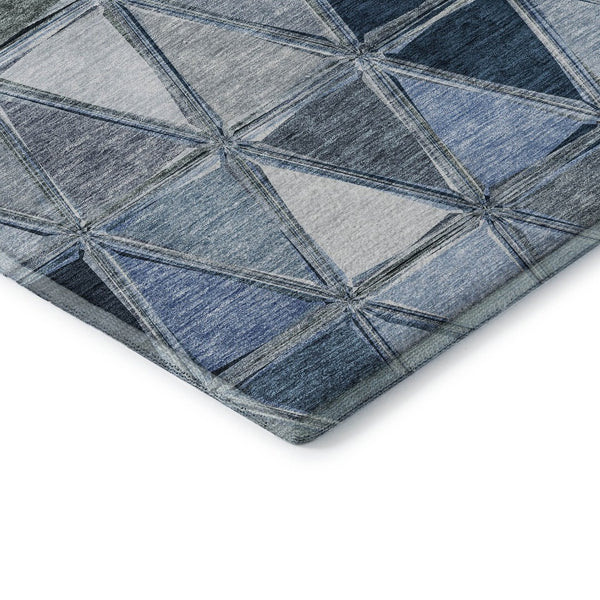 HomeRoots 8' Blue Gray & Ivory Geometric Washable Round Rug - Durable, UV-Protected, Perfect for Any Space! 657620