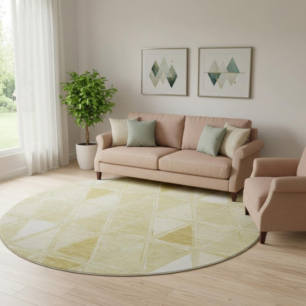 HomeRoots 8' Gold and Ivory Geometric Round Rug - Stylish, Washable, UV-Protected, Family-Friendly Design 657626