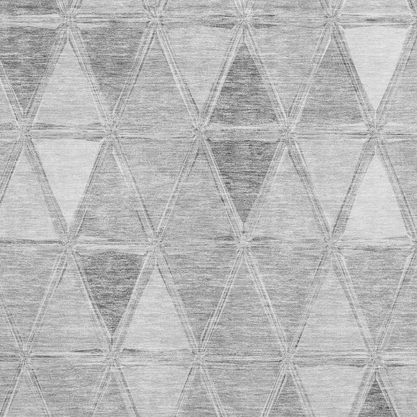 HomeRoots 5' Gray and Silver Geometric Washable Area Rug - Durable, UV Protected, Perfect for High-Traffic Areas 657631