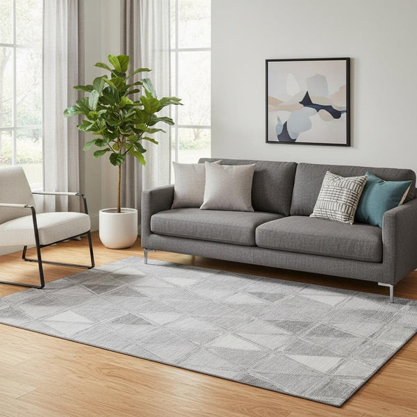 HomeRoots 5' Gray and Silver Geometric Washable Area Rug - Durable, UV Protected, Perfect for High-Traffic Areas 657631