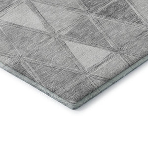 HomeRoots 8' Gray & Silver Geometric Round Rug - Washable, UV Protected, Durable for Modern Spaces & Families 657632