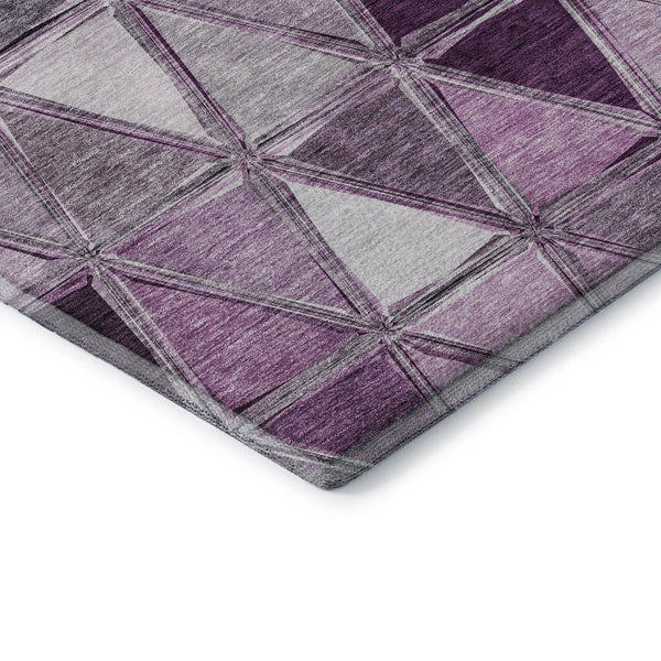 HomeRoots 8' Merlot Gray and Ivory Geometric Round Rug - Durable, Washable, UV Protected for Modern Spaces 657644