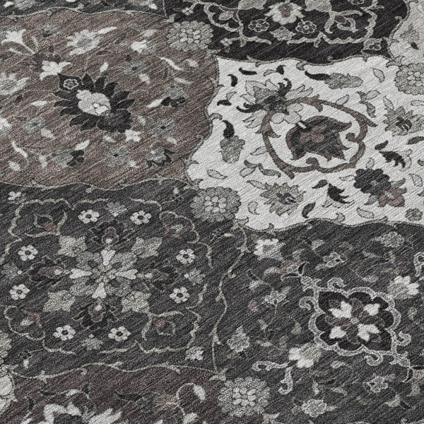 HomeRoots 8' Round Floral Medallion Area Rug in Gray & Ivory - Washable, Durable for Indoor & Outdoor Use! 658011