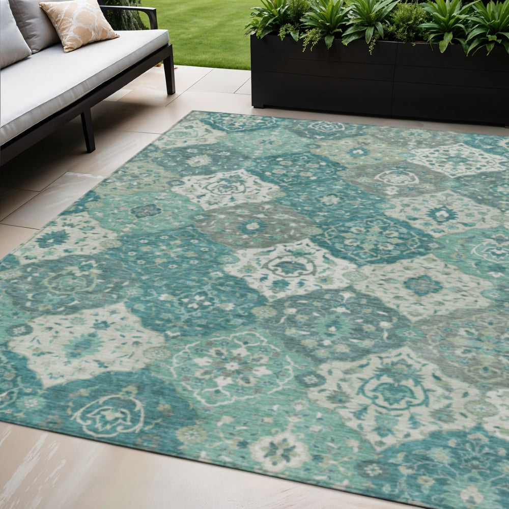 HomeRoots 5' Teal Blue & Ivory Floral Medallion Area Rug - Durable, Washable, Indoor/Outdoor Style for Any Space 658034