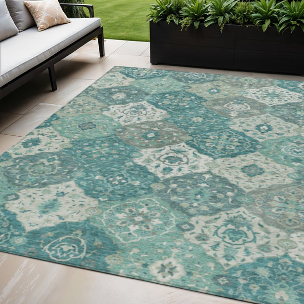 HomeRoots 5' Teal Blue & Ivory Floral Medallion Area Rug - Durable, Washable, Indoor/Outdoor Style for Any Space 658034