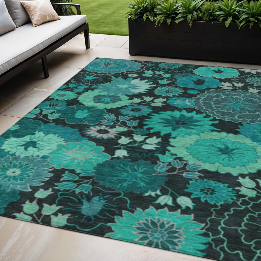 HomeRoots 5' Teal Blue & Black Floral Indoor/Outdoor Area Rug - Stylish, Washable, Stain-Resistant Design! 658142