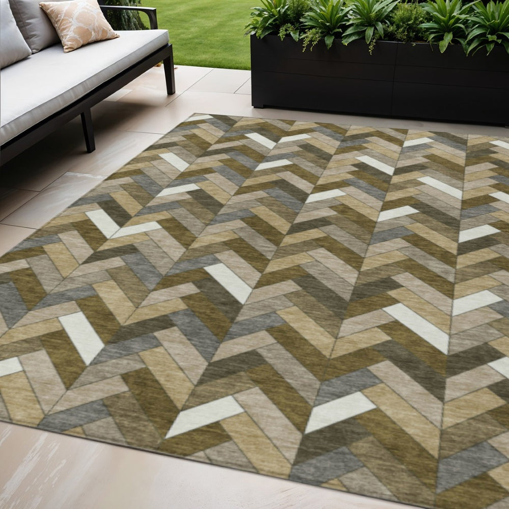 HomeRoots 5' Stylish Brown and Ivory Geometric Area Rug - Washable, Durable for Indoor & Outdoor Use! 658154