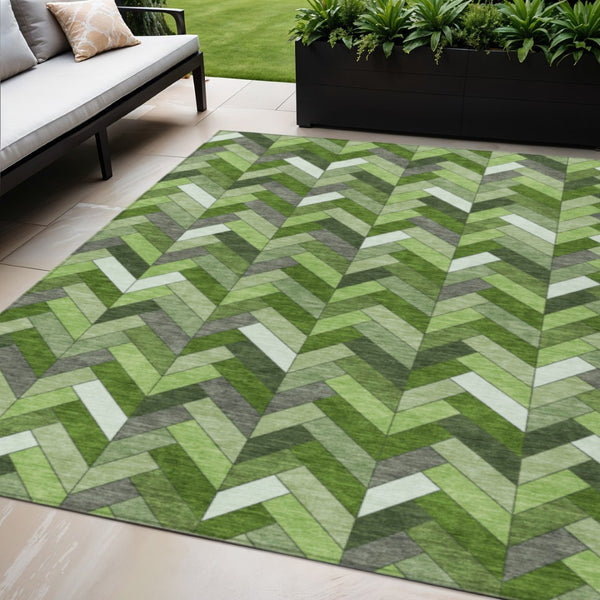 HomeRoots 5' Olive Green and Ivory Geometric Area Rug - Stylish, Washable, Stain-Resistant for Indoor/Outdoor Use 658172