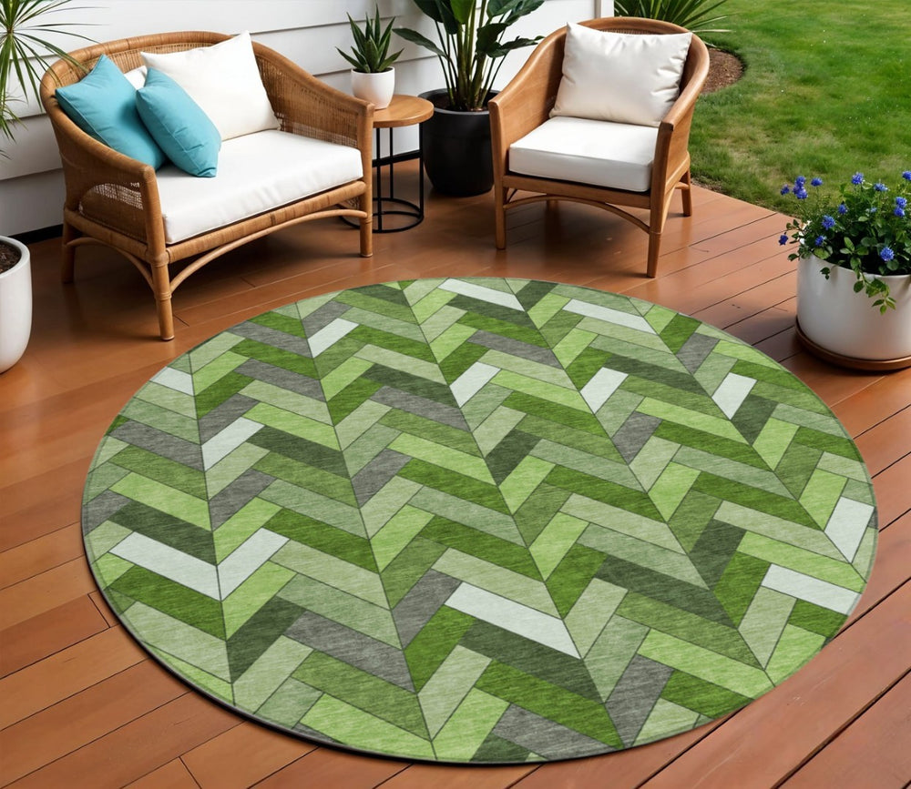HomeRoots 8' Olive Green Round Geometric Rug – Washable Indoor/Outdoor Area Rug for Stylish Living Spaces 658173