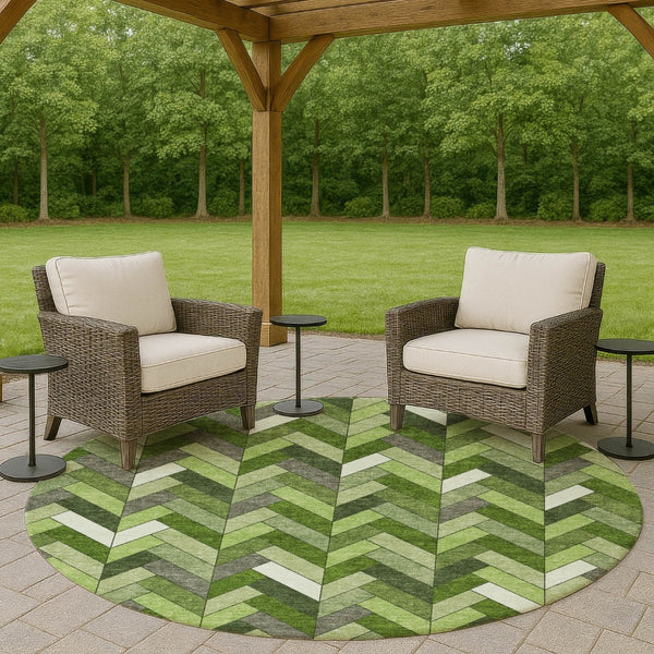 HomeRoots 8' Olive Green Round Geometric Rug – Washable Indoor/Outdoor Area Rug for Stylish Living Spaces 658173