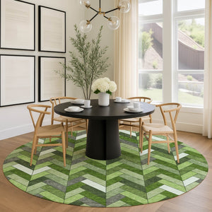 HomeRoots 8' Olive Green Round Geometric Rug – Washable Indoor/Outdoor Area Rug for Stylish Living Spaces 658173
