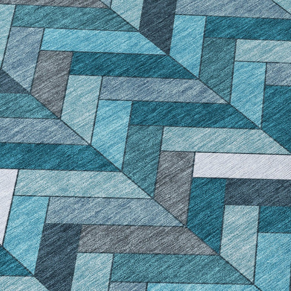 HomeRoots 8' Teal Blue and Ivory Round Area Rug - Stylish, Washable, and Durable for Indoor & Outdoor Spaces 658191