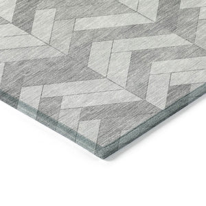 HomeRoots 5' Silver and Gray Geometric Washable Area Rug - Modern Indoor/Outdoor Design, Durable & Stylish! 658220