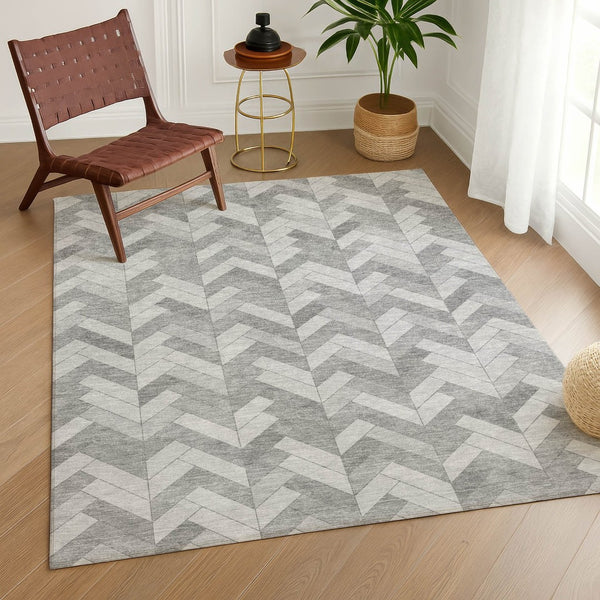 HomeRoots 5' Silver and Gray Geometric Washable Area Rug - Modern Indoor/Outdoor Design, Durable & Stylish! 658220
