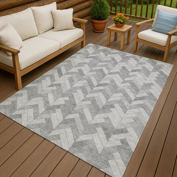 HomeRoots 5' Silver and Gray Geometric Washable Area Rug - Modern Indoor/Outdoor Design, Durable & Stylish! 658220