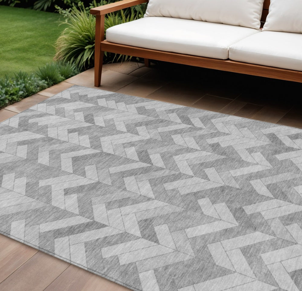 HomeRoots 10' Geometric Silver and Gray Washable Area Rug – Durable Indoor/Outdoor Design for High-Traffic Spaces 658224